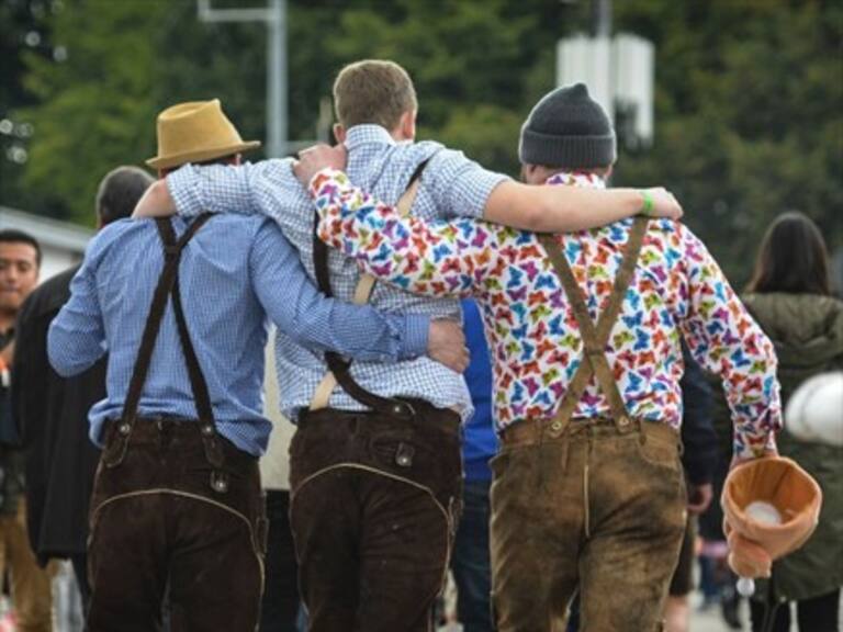 Polémica por tip del Oktoberfest que llamaba a parejas gay a ser «discretas»