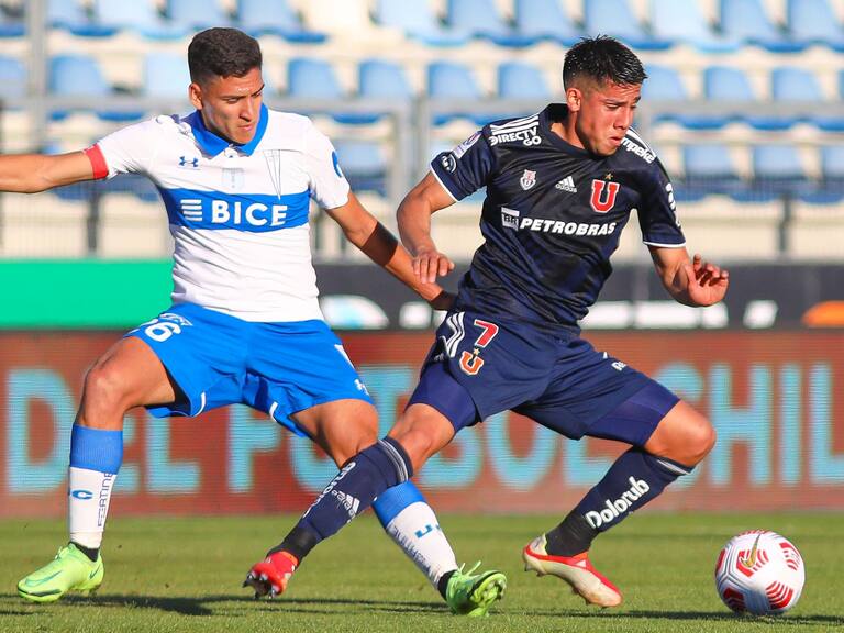 01 DE AGOSTO DE 2021/SANTIAGOSebastian Galani (d) y Marcelino Nuez (i) , durante el partido vlido por la dcima cuarta fecha del Campeonato Nacional 2021, entre Universidad de Chile y Universidad Catolica, disputado en el Estadio El Teniente.
FOTO: SEBASTIAN ORIA/AGENCIAUNO
