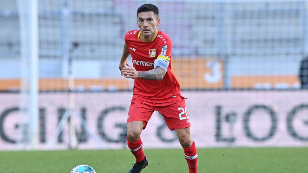 AUGSBURG, GERMANY - FEBRUARY 21: Charles Aranguiz of Leverkusen plays the ball during the Bundesliga match between FC Augsburg and Bayer 04 Leverkusen at WWK-Arena on February 21, 2021 in Augsburg, Germany. (Photo by Sebastian Widmann/Getty Images)