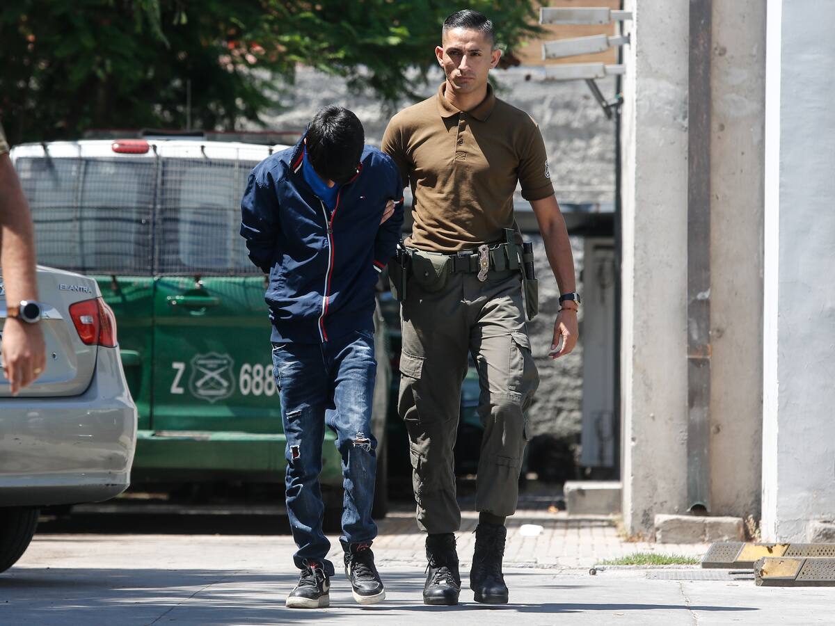 Tres adolescentes son detenidos tras protagonizar tour delictual en la zona sur de la capital