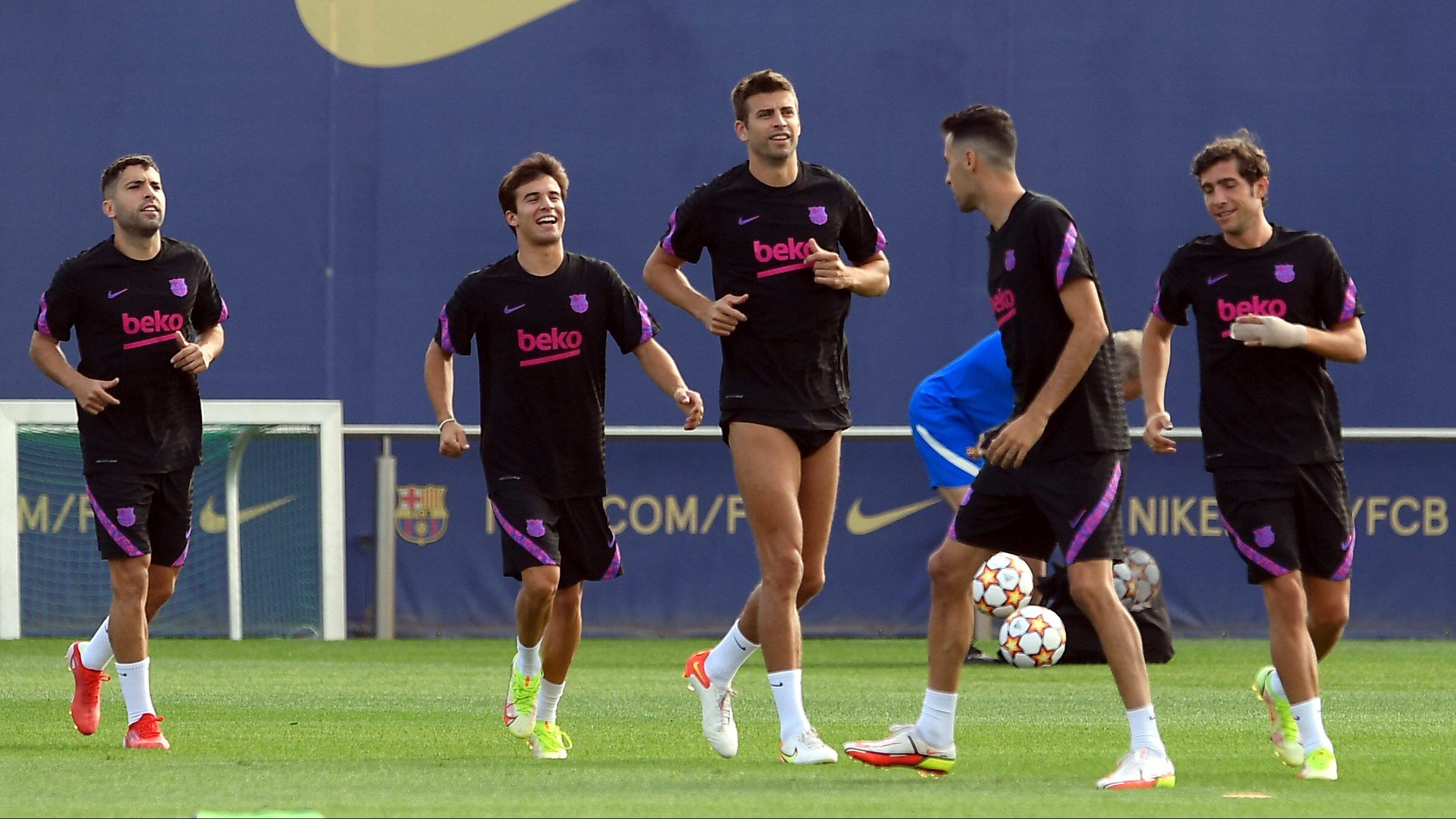 (L to R) Barcelona's Spanish defender Jordi Alba, Barcelona's Spanish midfielder Riqui Puig, Barcelona's Spanish defender Gerard Pique, Barcelona's Spanish midfielder Sergio Busquets and Barcelona's Spanish defender Sergi Roberto attend a training session at the Joan Gamper training ground in Sant Joan Despi on September 13, 2021, on the eve of their UEFA Champions League football match against Bayern Munich. (Photo by Josep LAGO / AFP) (Photo by JOSEP LAGO/AFP via Getty Images)