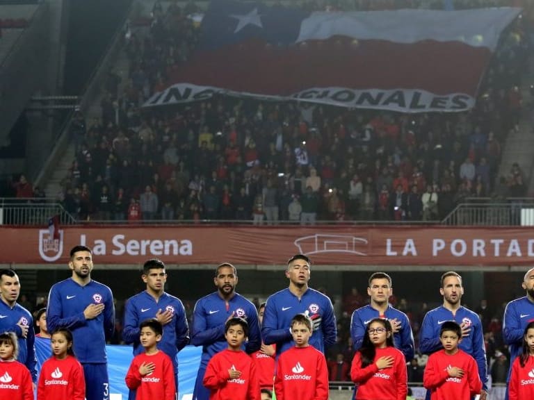 6 de Junio del  2019/LA SERENA Seleccion de Chile, canta el himno nacional, durante el partido despedida de la Selección Chilena, quien se enfrenta  a Haiti,  antes de partir a la Copa America de Brasil 2019, jugado en el Estadio La Portada de la Serena
FOTO: RODRIGO SAENZ/AGENCIAUNO