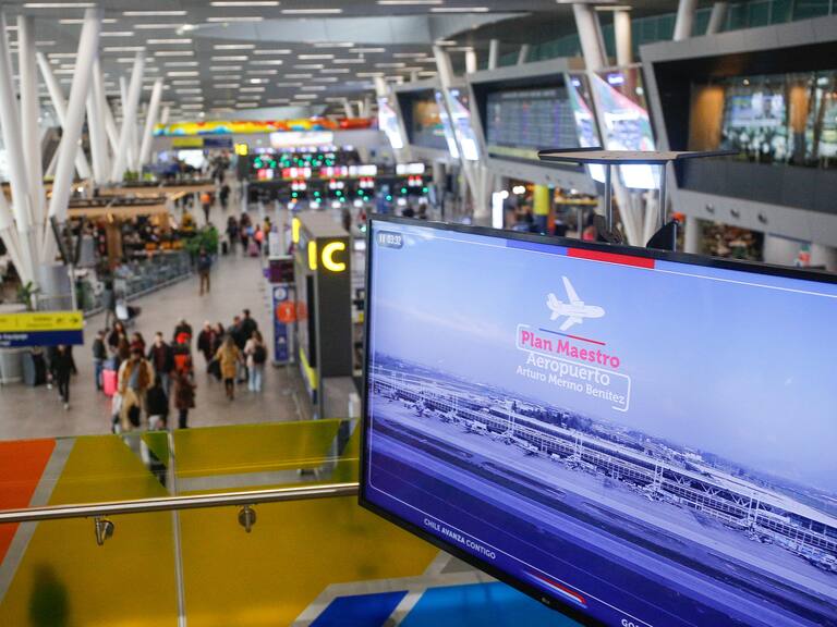 Aviso de bomba en Aeropuerto de Santiago activa protocolos de emergencia