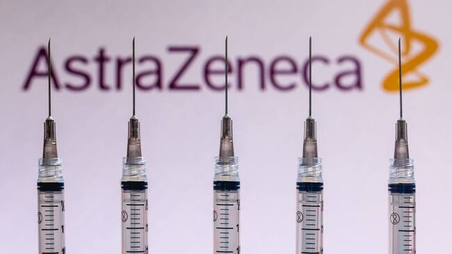BRAZIL - 2020/12/04: In this photo illustration various medical syringes seen with AstraZeneca company logo displayed on a screen in the background. (Photo Illustration by Rafael Henrique/SOPA Images/LightRocket via Getty Images)
