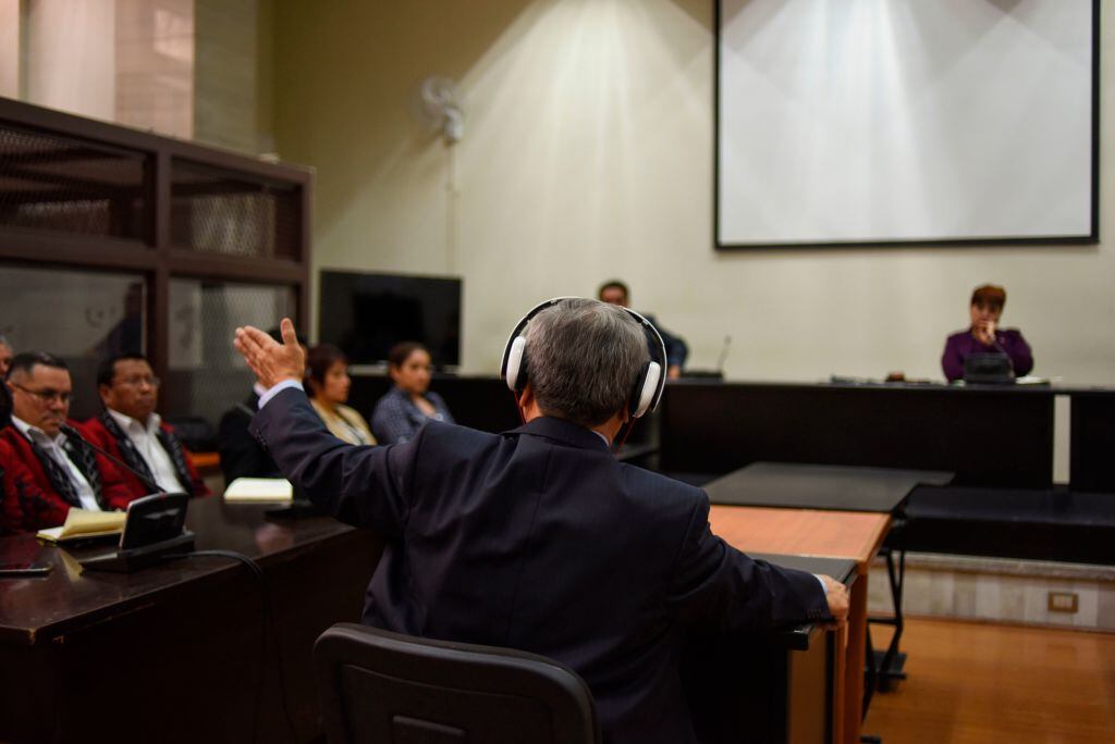 Un general en retiro enfrenta un juicio por genocidio en Guatemala