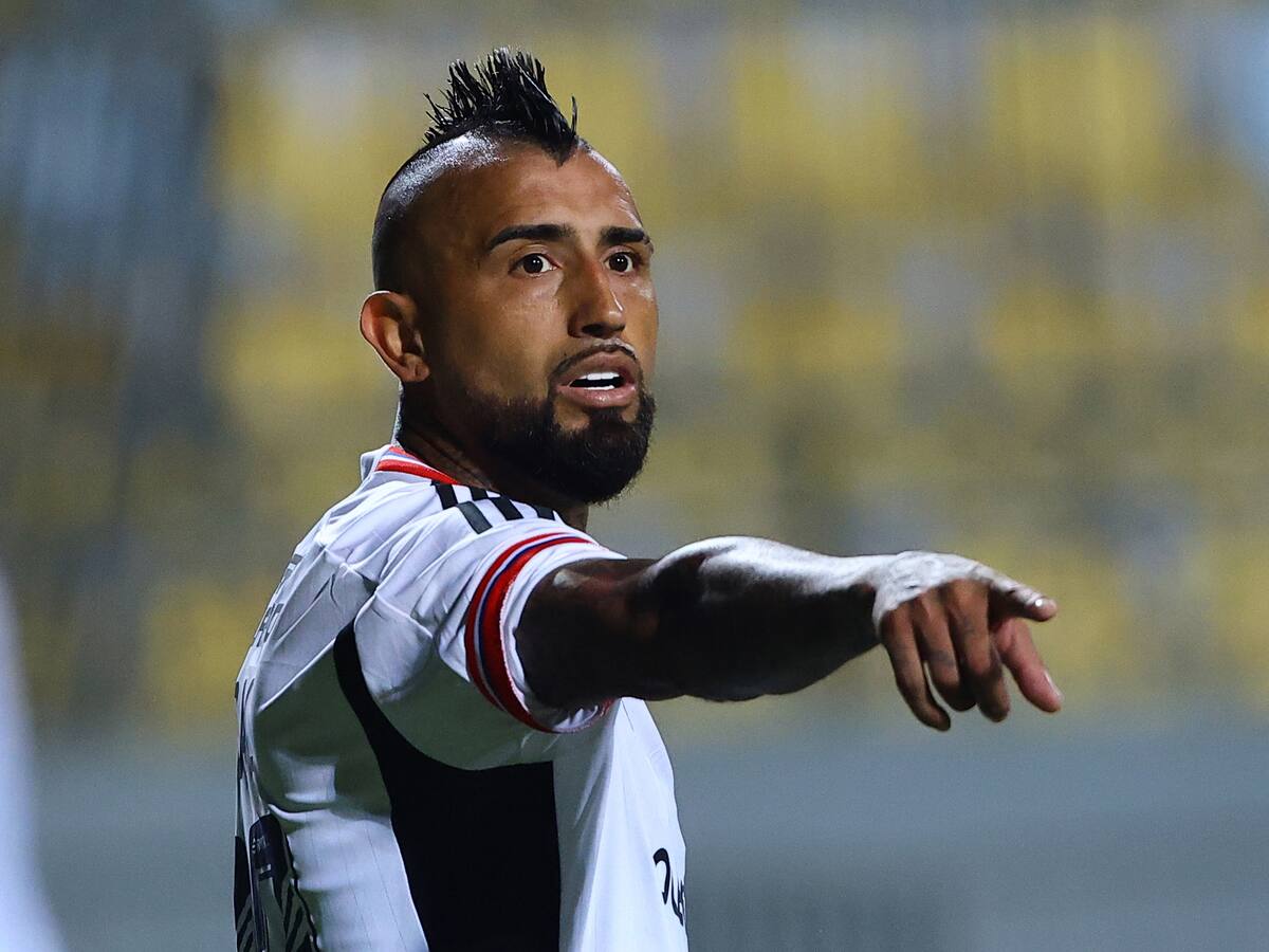 “Este siempre nos caga”: árbitro que desató la furia de Arturo Vidal dirigirá el duelo de Colo Colo y Trinidense en Copa Libertadores