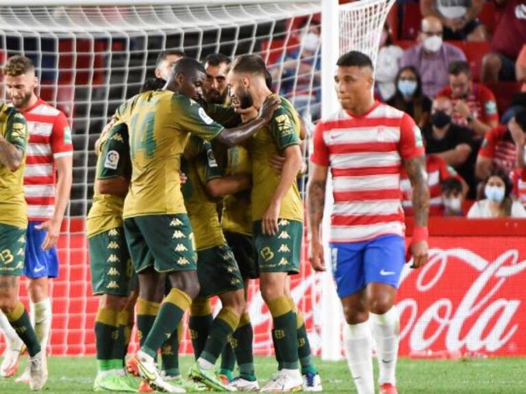 El Betis de Manuel Pellegrini logró una importante victoria como forastero ante el Granada por la Liga Española