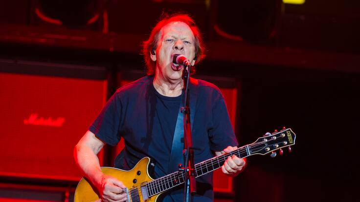 Alerta en el rock mundial: guitarrista de AC/DC es internado en Buenos Aires a días de su paso por Chile