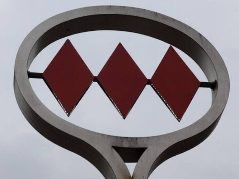 Metro de Santiago denuncia graves daños en estación República por grupo de manifestantes que obligó su cierre