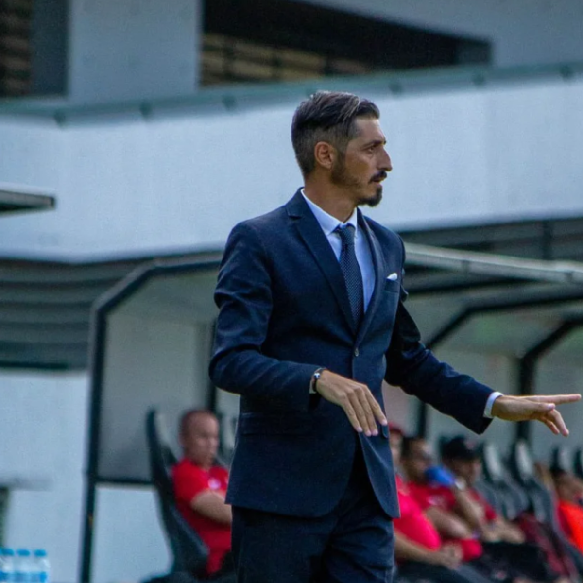 “Veo mucho el fútbol chileno, espero dirigir un equipo de Chile muy pronto”
