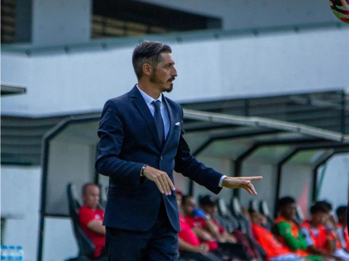 “Veo mucho el fútbol chileno, espero dirigir un equipo de Chile muy pronto”