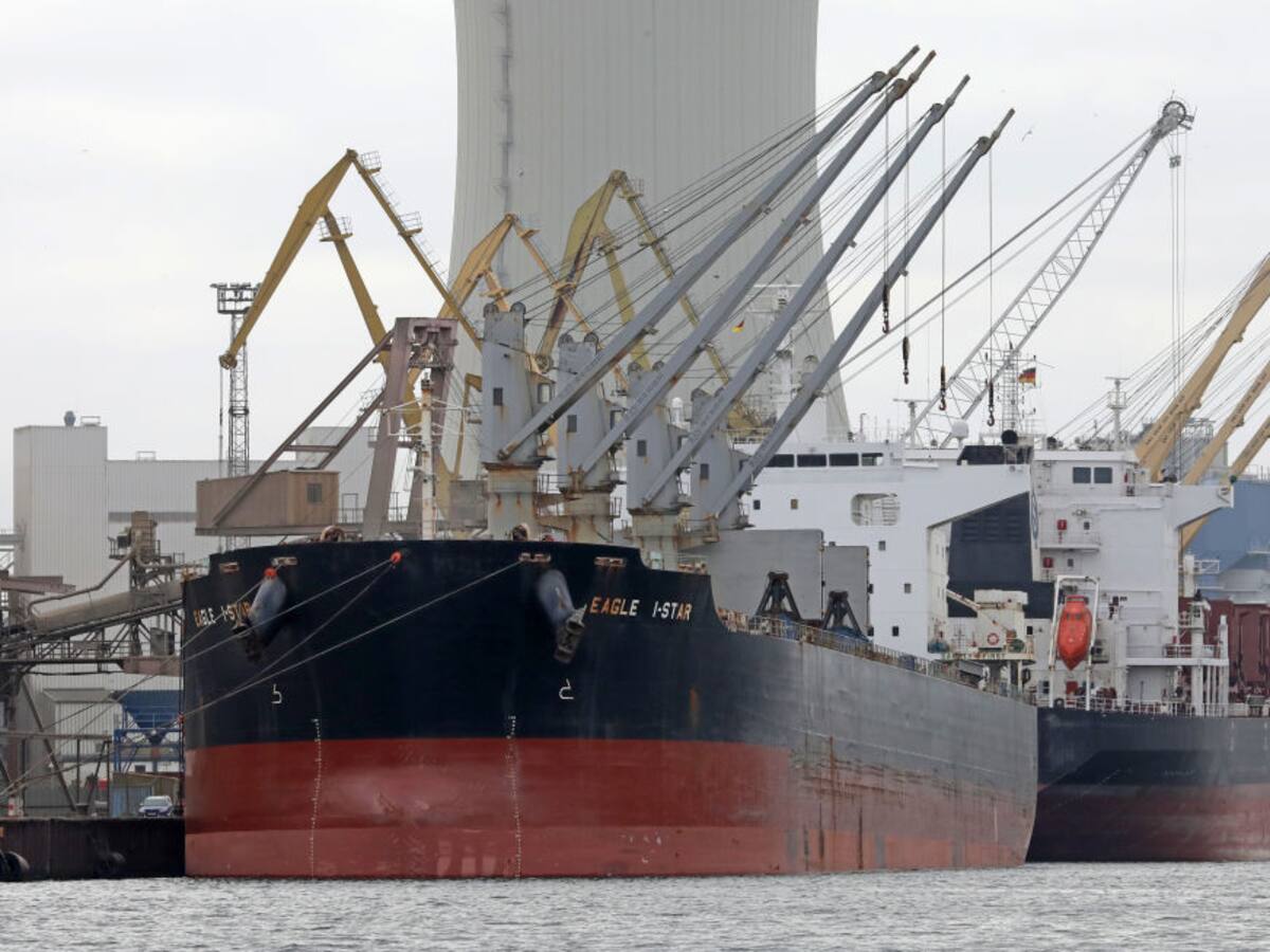 Ante denuncia de pesca ilegal: autoridades fiscalizan flota de casi 50 barcos chinos que generó preocupación en Iquique