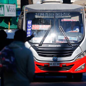  “Aquí en las micros más rápidas y furiosas de Chile”: Bus de Valparaíso se hace viral tras ser captado circulando a alta velocidad