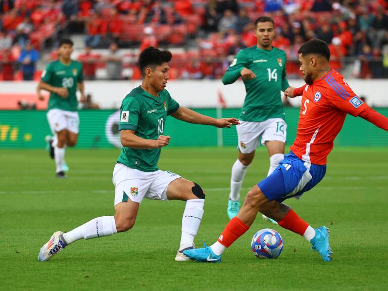 Paulo Díaz es amonestado ante Bolivia y queda suspendido para el juego con Brasil