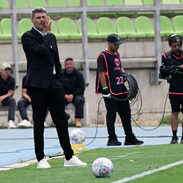 A petición de Fernando Ortiz: el puesto que es prioridad en Colo Colo para su siguiente refuerzo