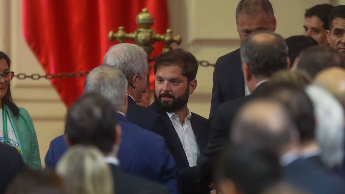 Boric responde a duras críticas de Kast en Icare: “Si yo me quedara con las cuñas, no podríamos conversar”