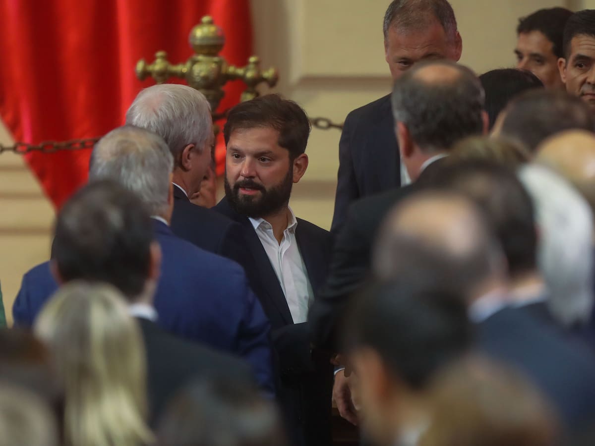 Boric responde a duras críticas de Kast en Icare: “Si yo me quedara con las cuñas, no podríamos conversar”