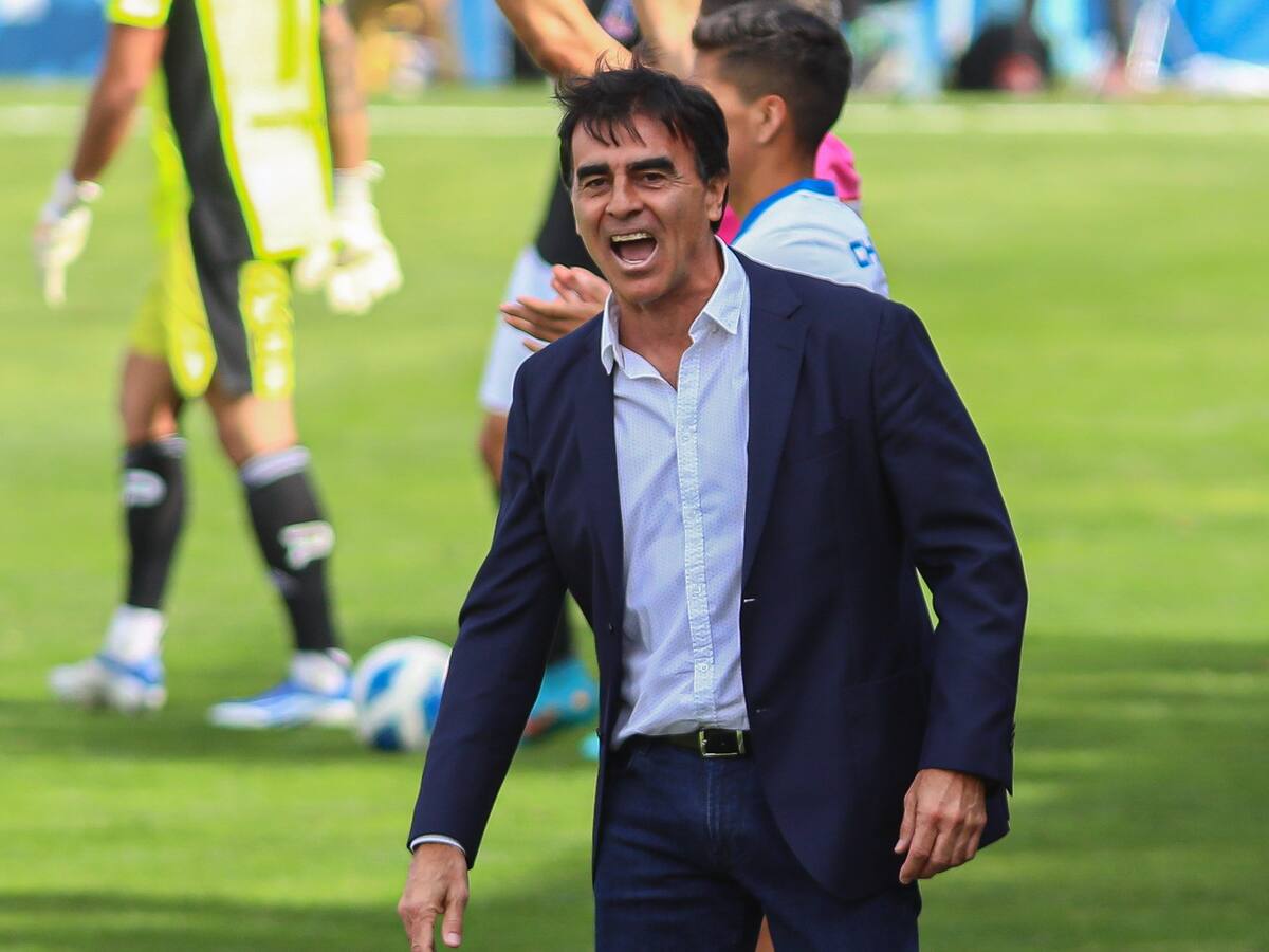 Quinteros y los cambios en Blanco y Negro en la previa del Colo Colo-River: «Siempre hemos trabajado cómodos con Valladares y Mosa»