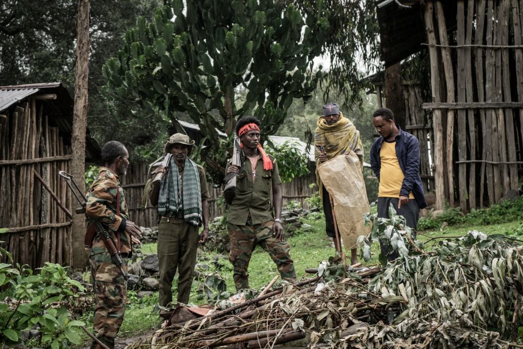 Milicias zonales se protegen del conflicto armado en Etiopía