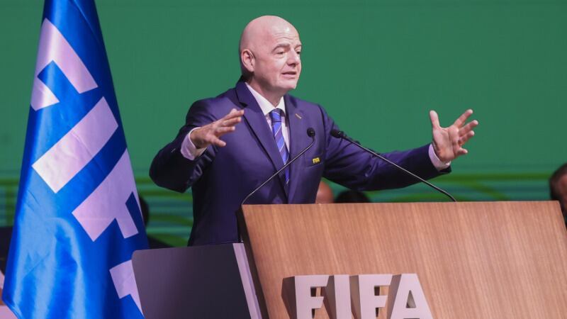 Gianni Infantino busca remuneraciones equitativas para jugadores y jugadoras en los próximos Mundiales