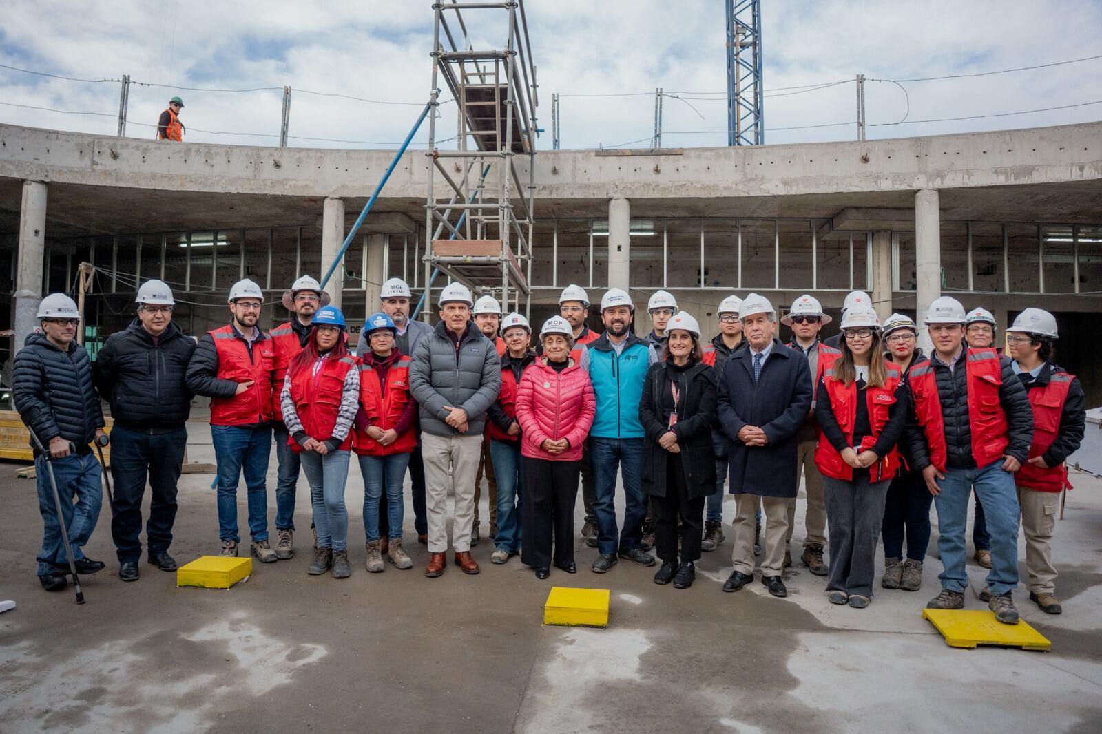 Al medio, la ministra de Obras Públicas, Jessica López | Cedida