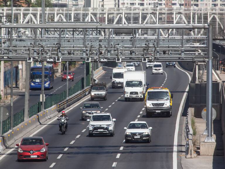 02 DE ENERO DE 2024 / SANTIAGO
Desde el 1 de enero, un alza en los valores de Peajes y Autopistas concesionadas
Pórtico de Autopista Vespucio Sur en San Ramón
FOTO: DIEGO MARTIN/AGENCIAUNO