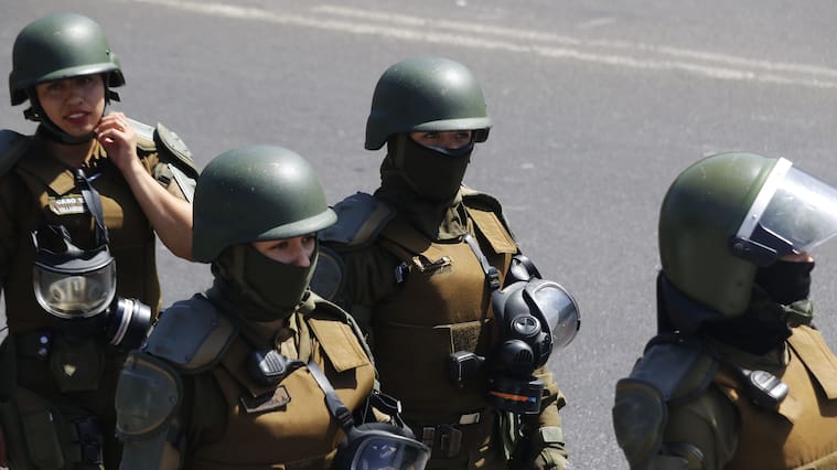 08 DE MARZO DE 2020/VALPARAISOPiquete de carabineras mujeres escolta la marcha feminista en conmemoracion del Dia Internacional de la Mujer.
FOTO: LEONARDO RUBILAR CHANDIA/AGENCIAUNO