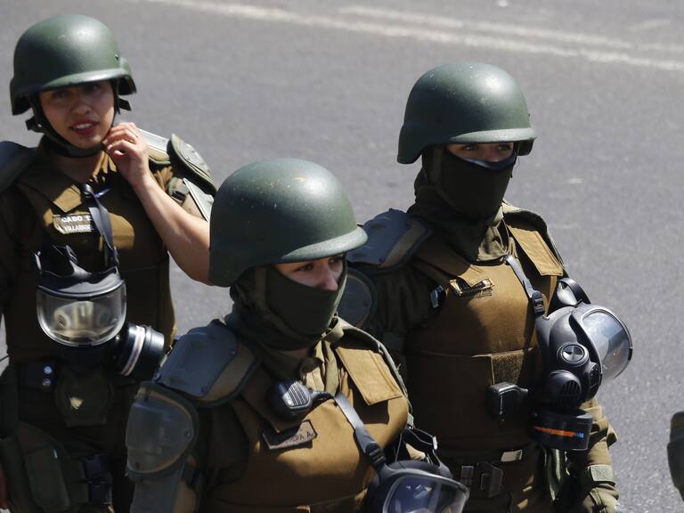 08 DE MARZO DE 2020/VALPARAISOPiquete de carabineras mujeres escolta la marcha feminista en conmemoracion del Dia Internacional de la Mujer.
FOTO: LEONARDO RUBILAR CHANDIA/AGENCIAUNO