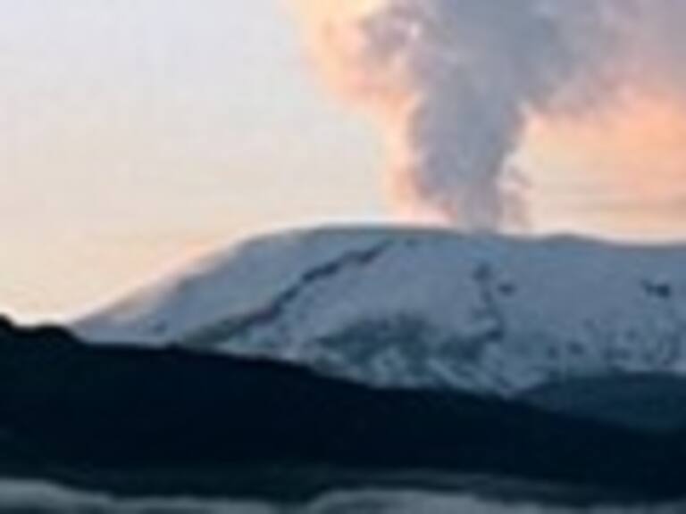 Volcán colombiano Nevado del Ruiz hizo erupción y decretaron alerta roja