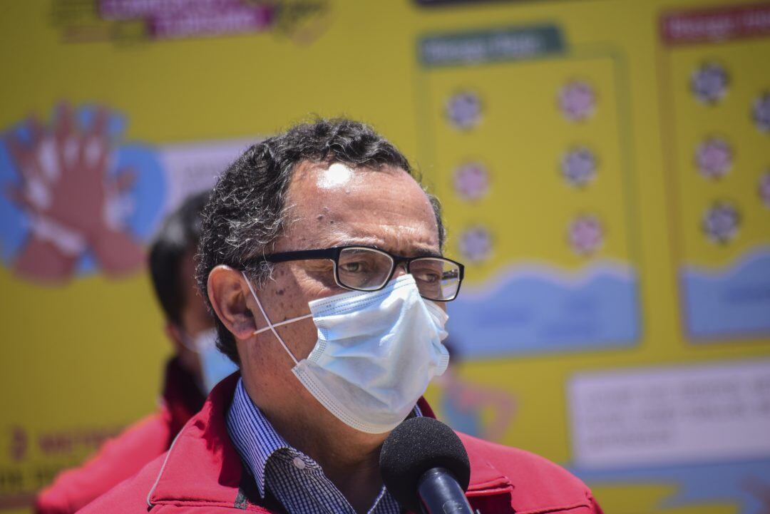 15 DE DICIEMBRE DE 2020 / VIA DEL MA9Intendente Jorge Martinez habla con l prensa en la Playa Los Marineros, durante punto de prensa para anunciar inicio de temporada de playas, a dems de informar sobre la PLAYAPP, reciclaje y sobre deportes como el surf
FOTO: MIGUEL MOYA / AGENCIAUNO