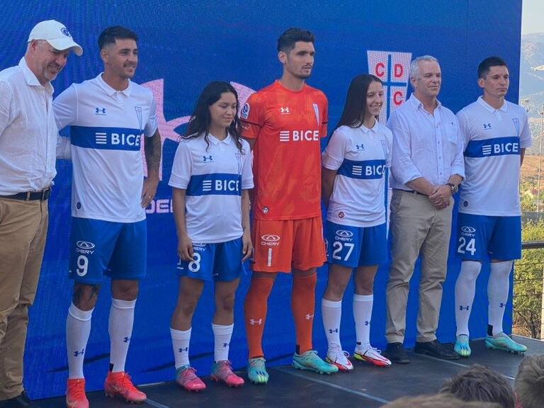 «Somos los que no abandonan»: Universidad Católica presentó su nueva camiseta para el 2023