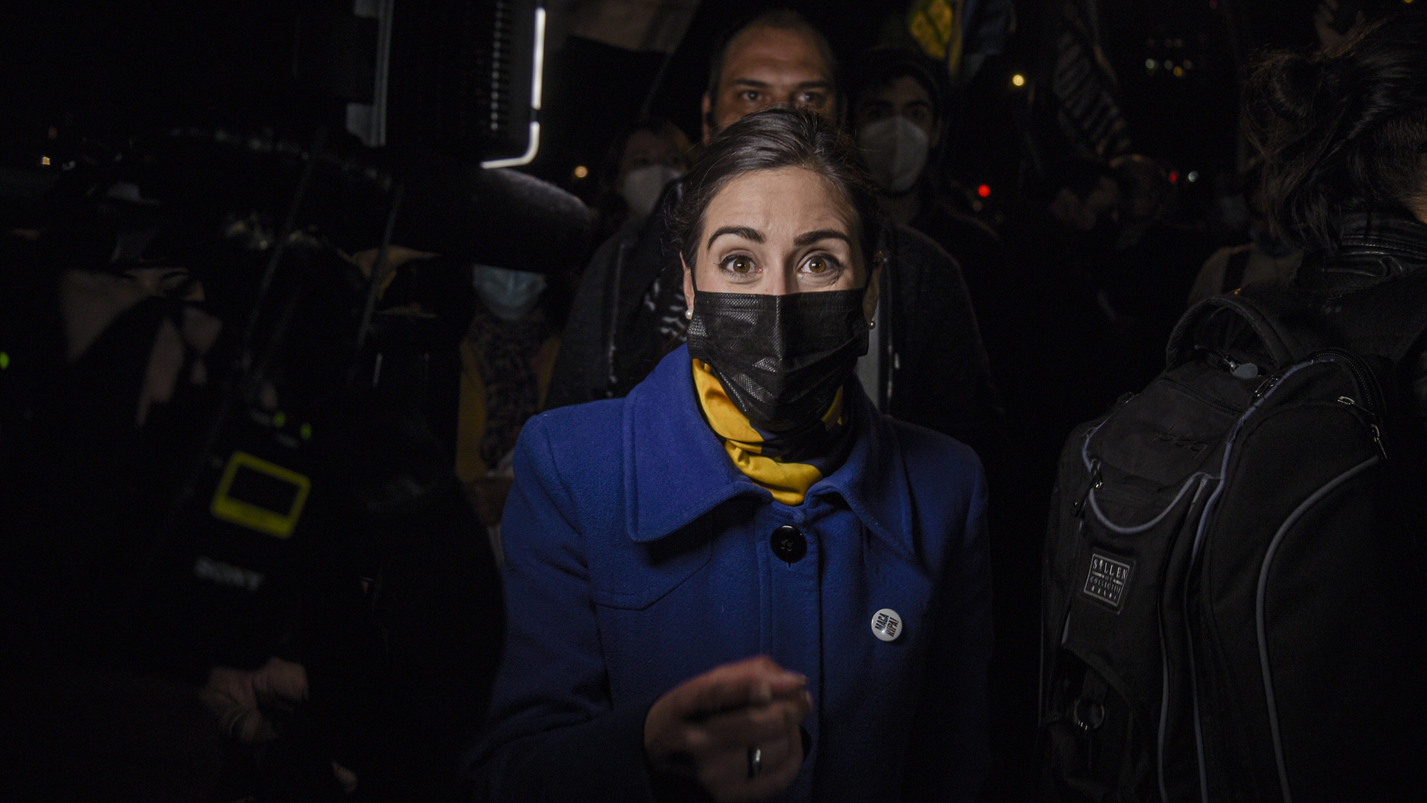 16 DE MAYO DE 2021 / VIÑA DEL MARMacarena Ripamonti celebra eventual victoria a la Alcaldía tras primeros resultados que la ponen primera en la lista, durante el comienzo del conteo de votos en el segundo día de votaciones en las elecciones 2021 para Alcaldes y concejales, Gobernadores y Constitucionales.
FOTO: MIGUEL MOYA / AGENCIAUNO