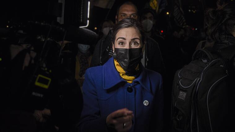 16 DE MAYO DE 2021 / VIÑA DEL MARMacarena Ripamonti celebra eventual victoria a la Alcaldía tras primeros resultados que la ponen primera en la lista, durante el comienzo del conteo de votos en el segundo día de votaciones en las elecciones 2021 para Alcaldes y concejales, Gobernadores y Constitucionales.
FOTO: MIGUEL MOYA / AGENCIAUNO