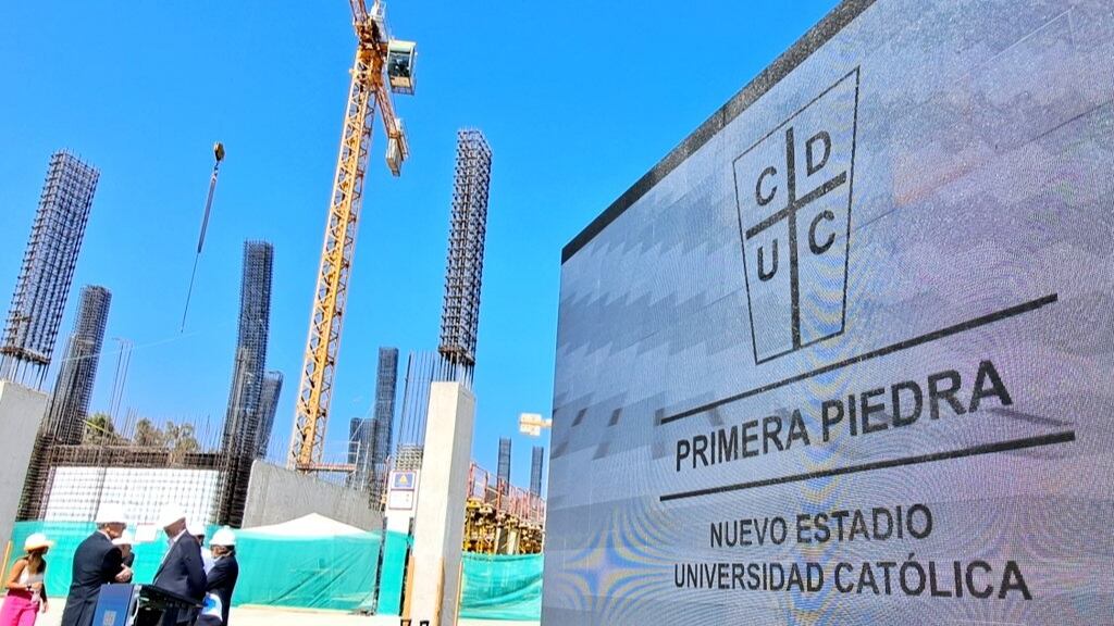 La UC pone la primera piedra para la construcción del nuevo San Carlos de Apoquindo: "El proyecto va bien encaminado"