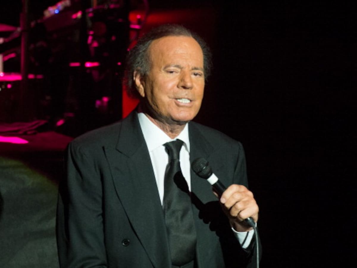 Retienen al cantante Julio Iglesias en el aeropuerto de Punta Cana: este fue el bochornoso motivo
