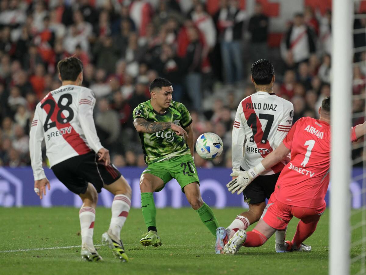 ¿Uno menos para Nico Córdova? Paulo Díaz sale lesionado en partido de River Plate por Copa Libertadores