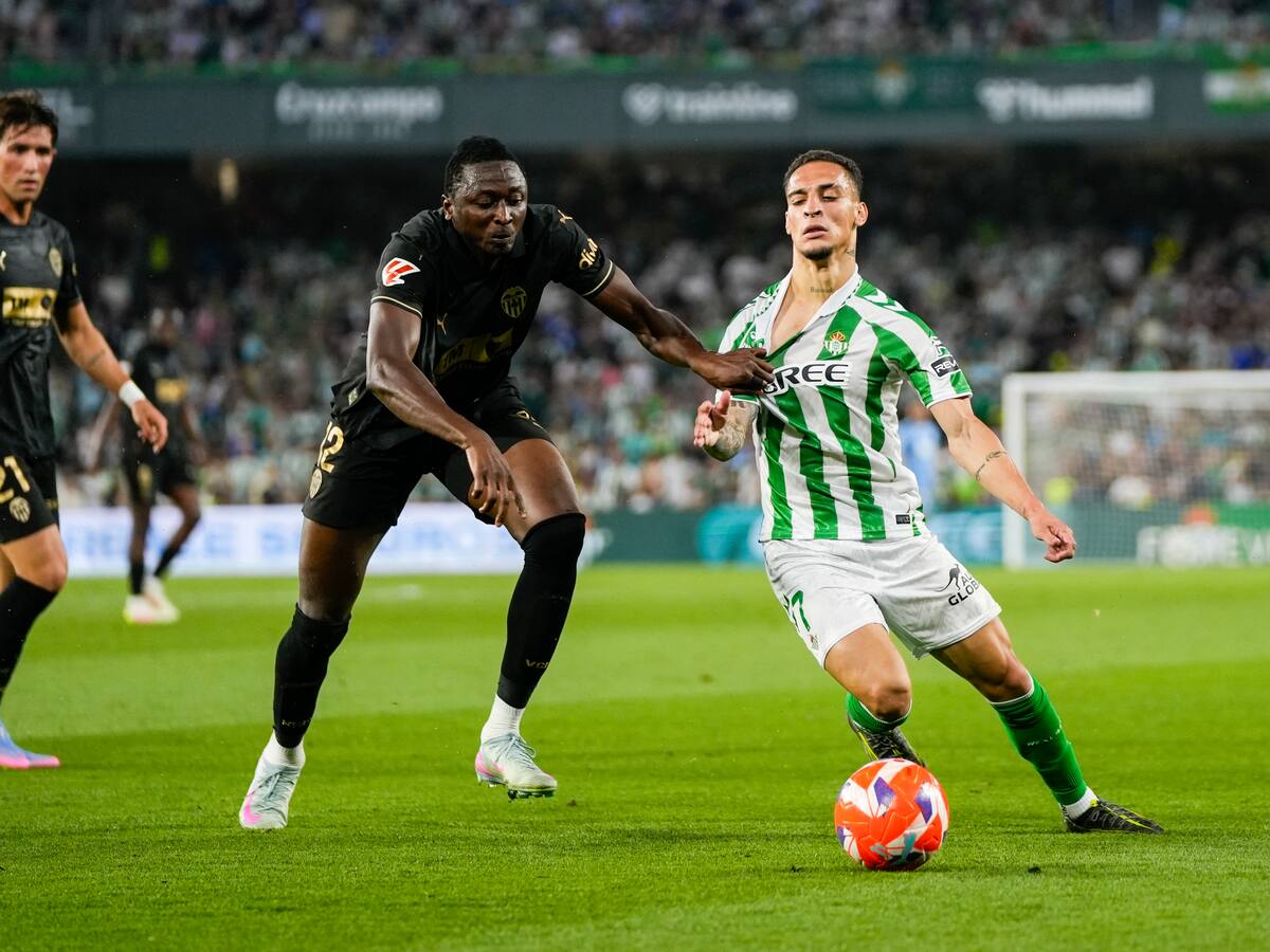Con la mente en la final de la Conference League: Real Betis despide al Benito Villamarín con un empate