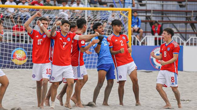 Chile logra el tercer lugar del Sudamericano Sub 20 de Fútbol Playa tras vencer a Colombia en vibrante tanda de penales