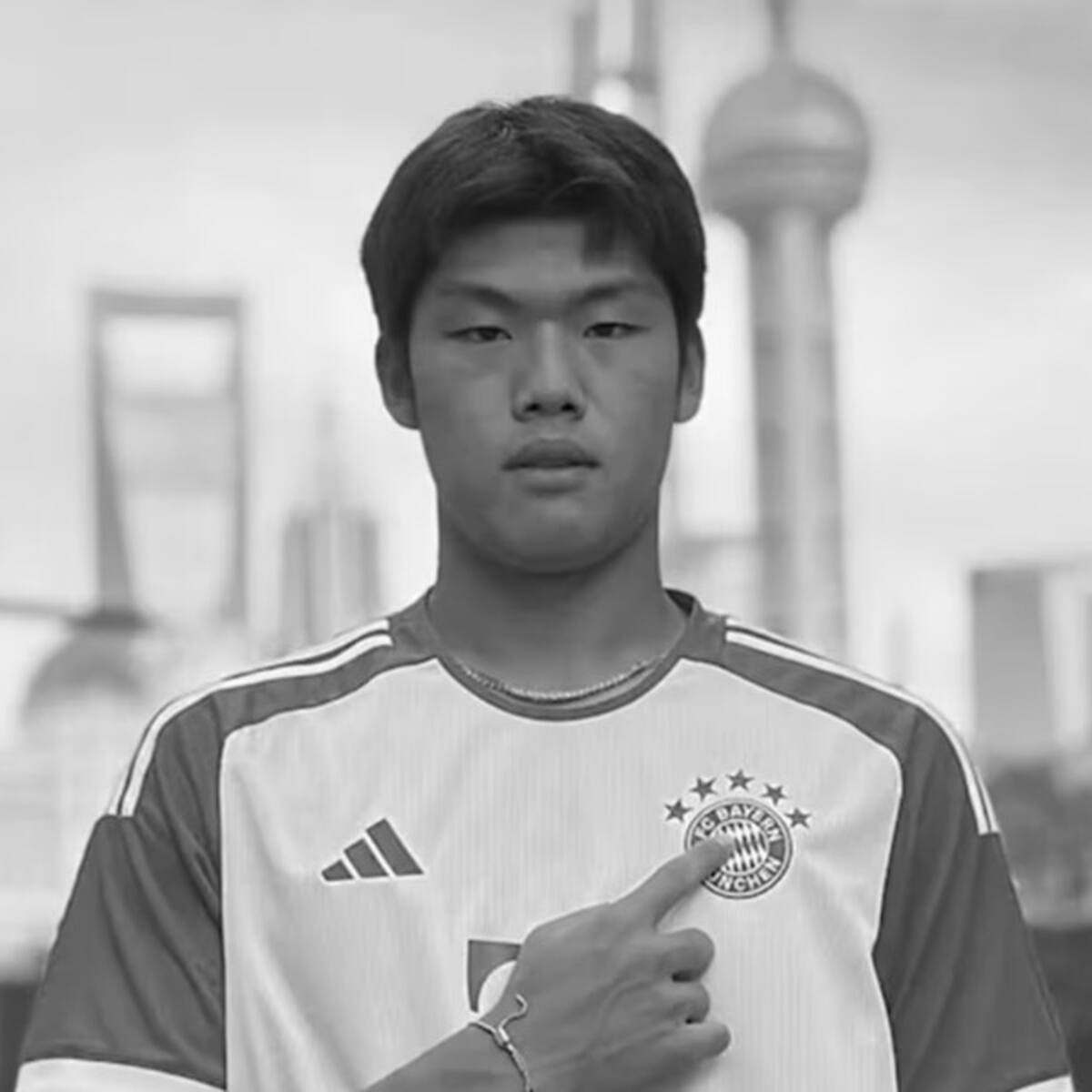 Partido amistoso en España termina en tragedia: muere joven futbolista tras sufrir un golpe en la cabeza
