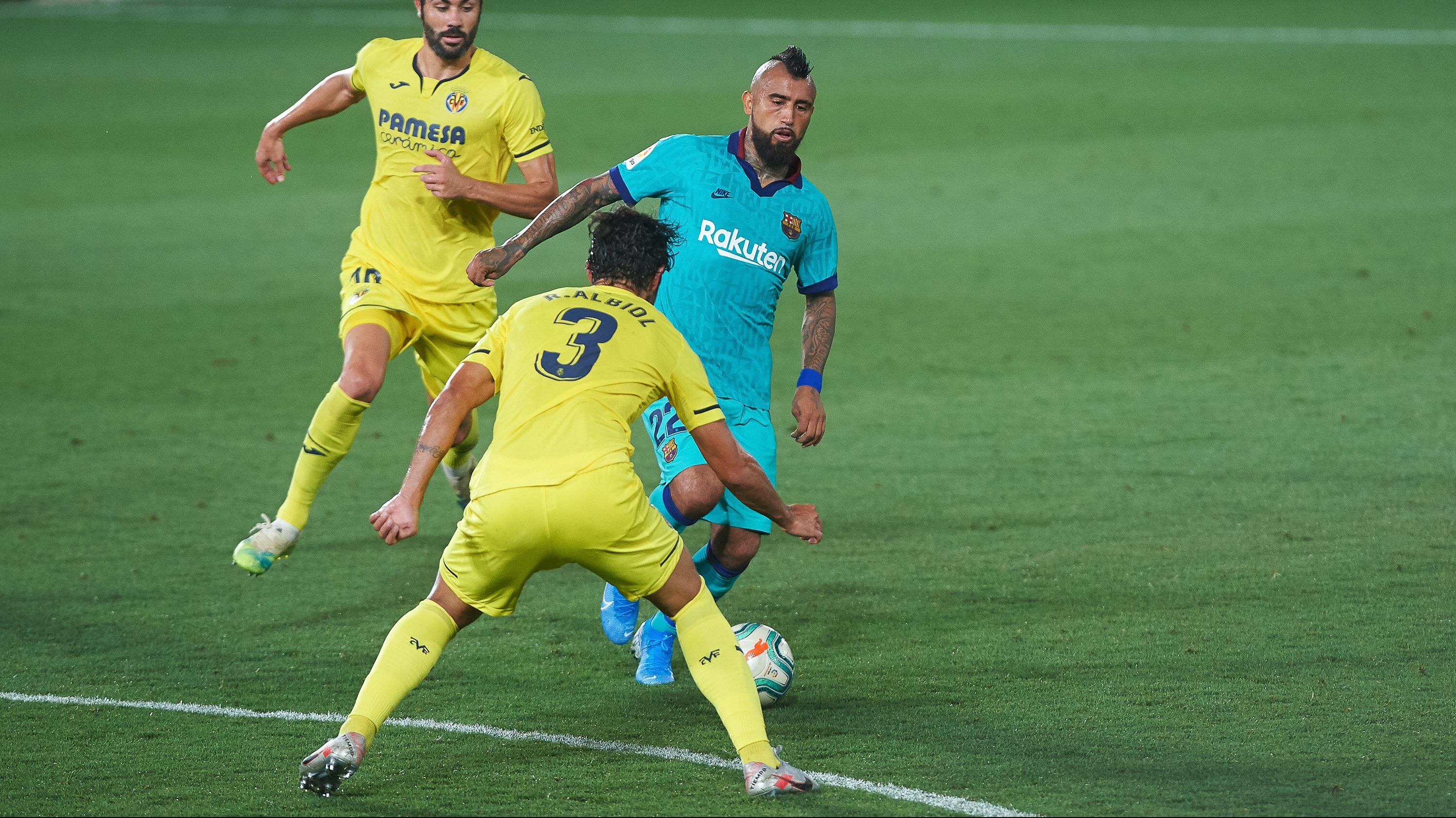 VILLARREAL, SPAIN - JULY 05: Arturo Vidal of FC Barcelona and Raul Albiol of Villarreal in action during the spanish league, LaLiga, football match played between Villarreal CF and FC Barcelona at La Ceramica Stadium on July 05, 2020 in Villarreal, Castellon, Spain. (Photo by MJ Segovia / AFP7 / Europa Press Sports via Getty Images)