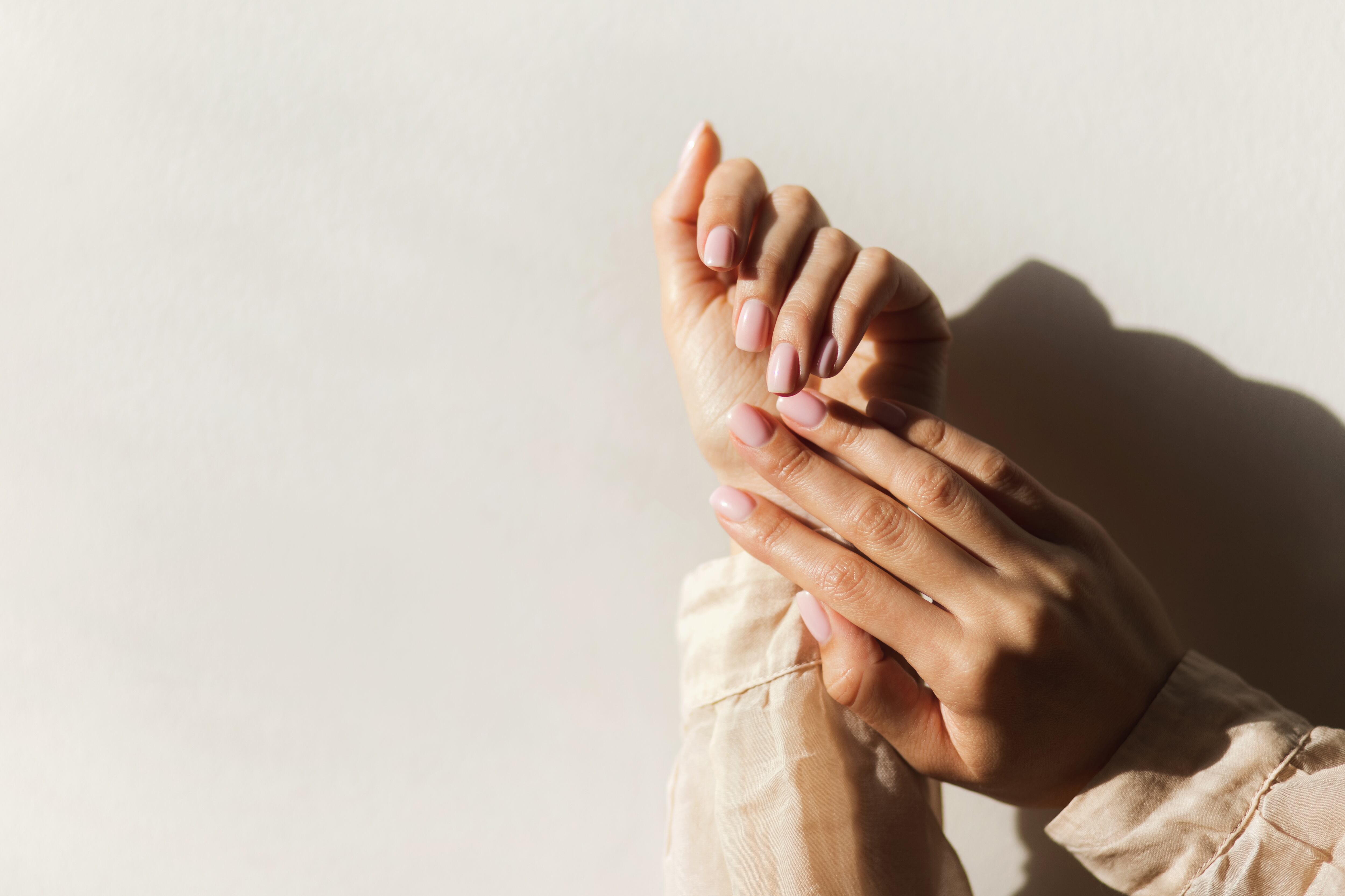 Soy experto en longevidad: tus uñas pueden revelar tu verdadera edad biológica