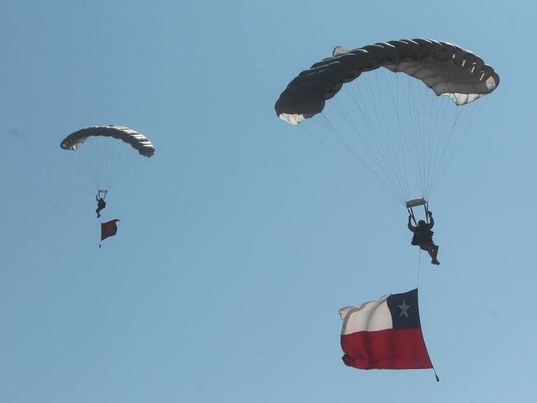 “Impecable”: la sorprendente presentación de la Escuela de Paracaidistas del Ejército en la Parada Militar 2025