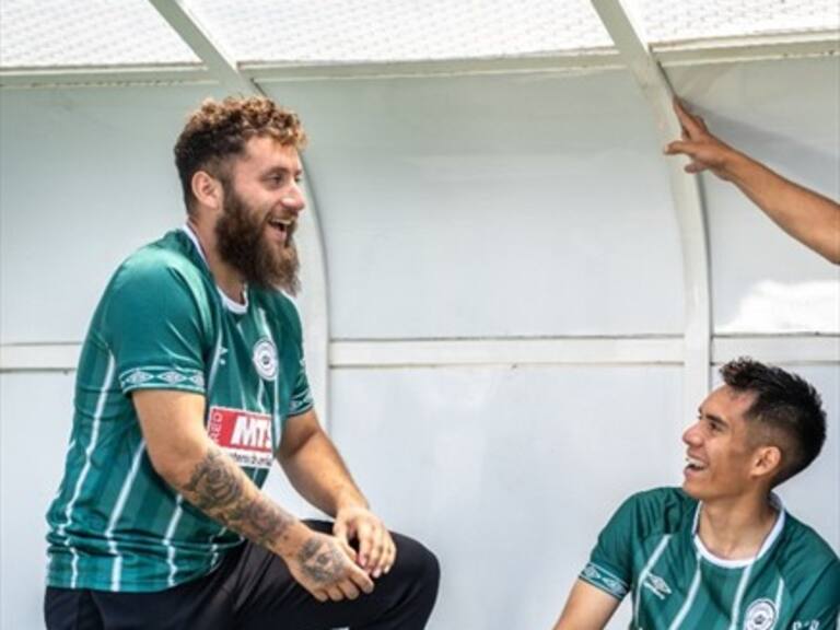 Rodelindo Román de Arturo Vidal anunció lanzamiento a la venta de su camiseta