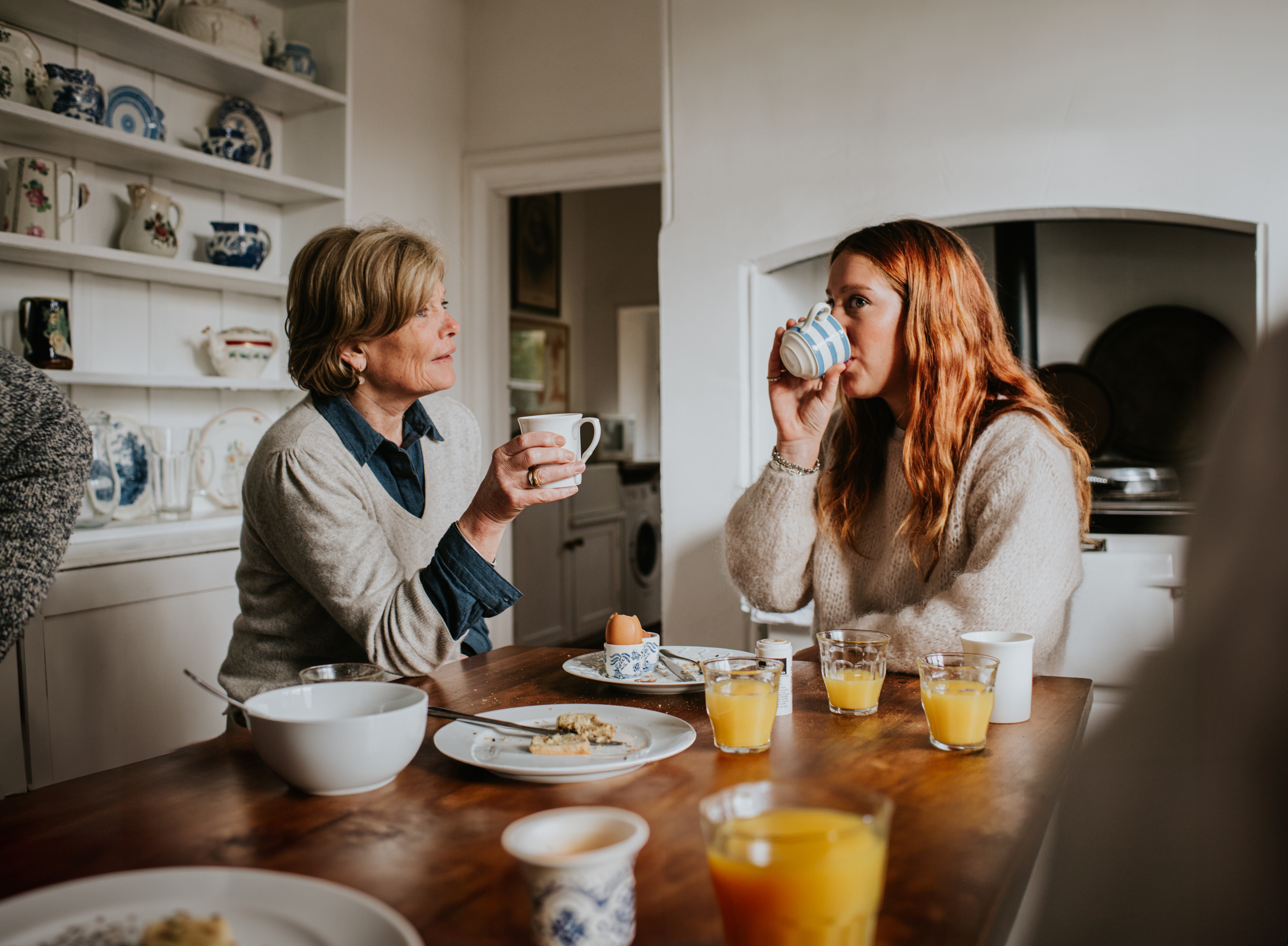 Este es el desconocido hábito que al comer mejora tu salud y felicidad, según expertos