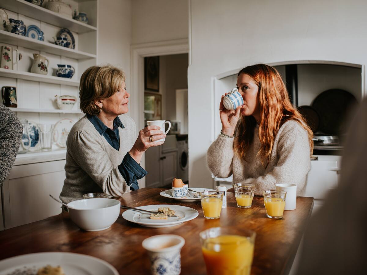 Este simple y desconocido hábito al comer puede mejorar tu salud y felicidad, según expertos