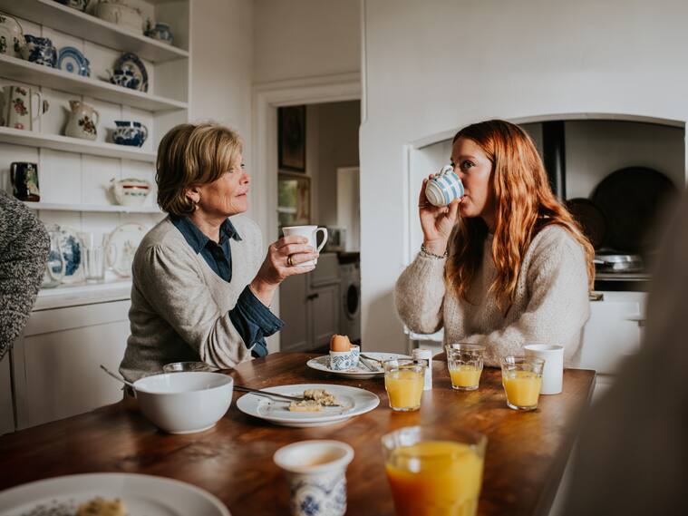 Este es el desconocido hábito que al comer mejora tu salud y felicidad, según expertos