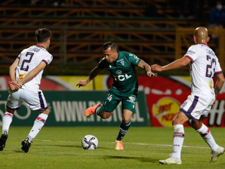 Santiago Wanderers terminó rescatando un empate con nueve hombres ante Deportes Melipilla en La Pintana