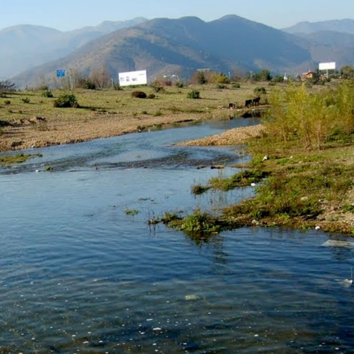 5 plantas de tratamiento operaban sin permiso descargando contaminantes a un estero de riego y consumo humano en la RM