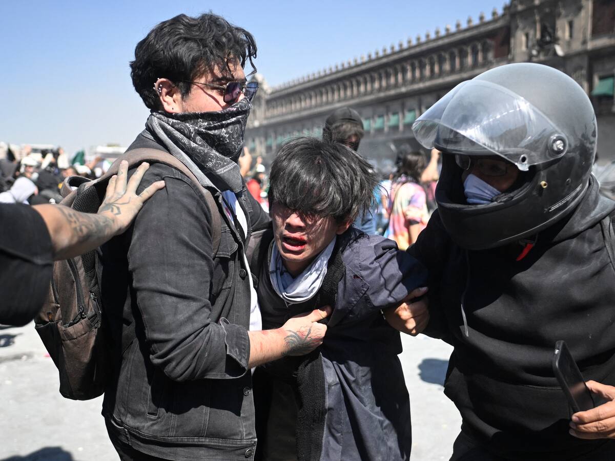 Violenta jornada en México: protestas de la “Generación Z” escalan a graves disturbios frente al Palacio Nacional