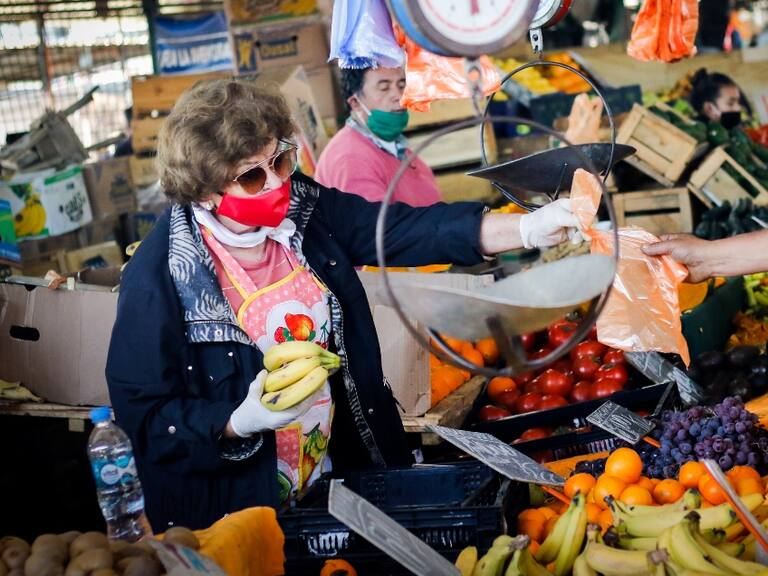 Ministro de Agricultura: «En general, los productos están entre un 40% y 60% más baratos en ferias libres»